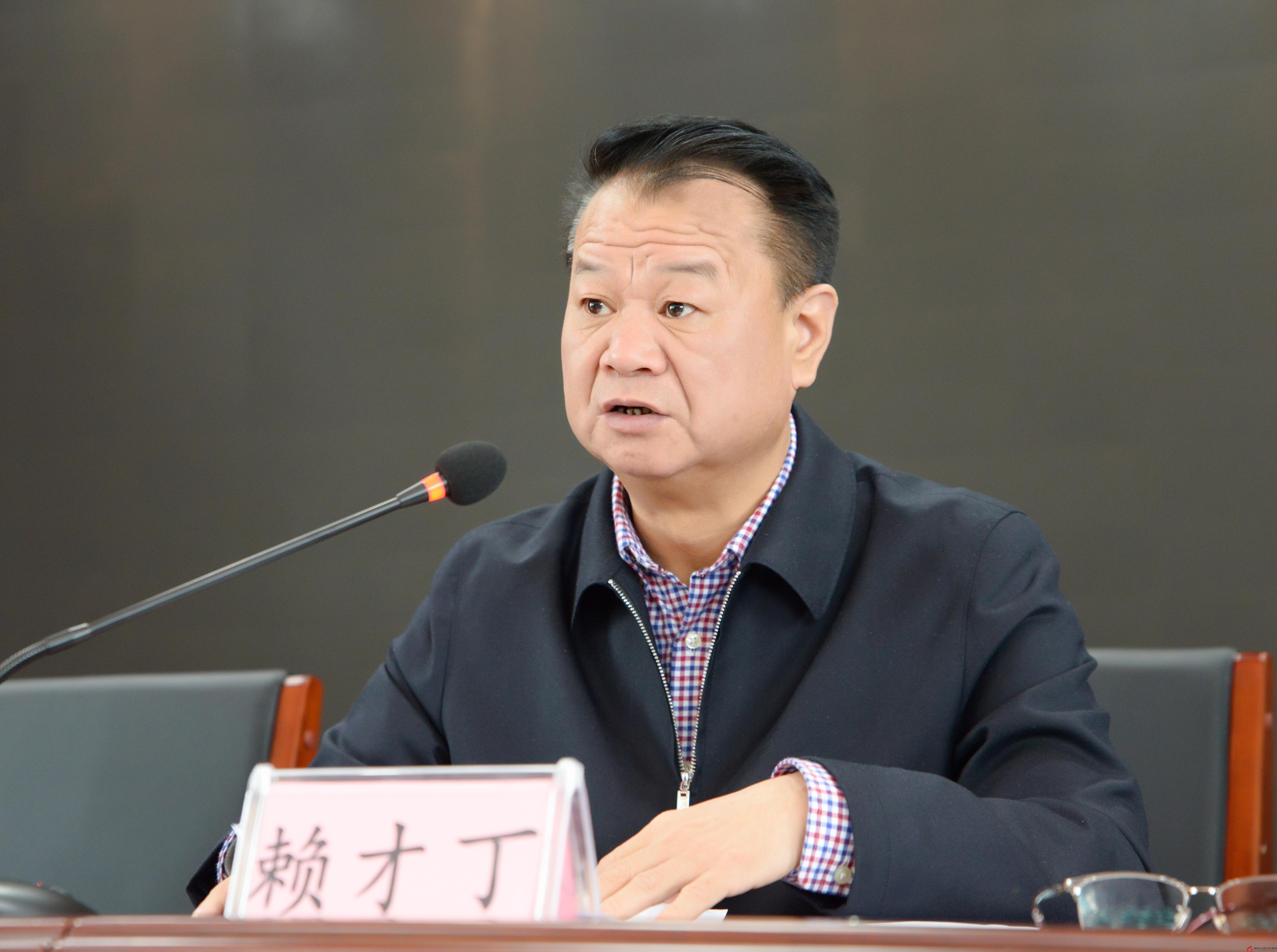 董事長選圖.jpg